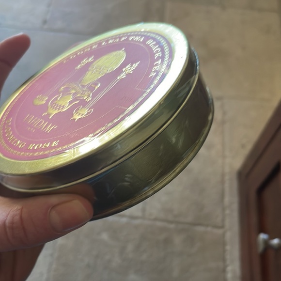 New in sealed presentation tin VADHAM India Blooming Rose Loose Leaf Tea gift - Picture 5 of 6